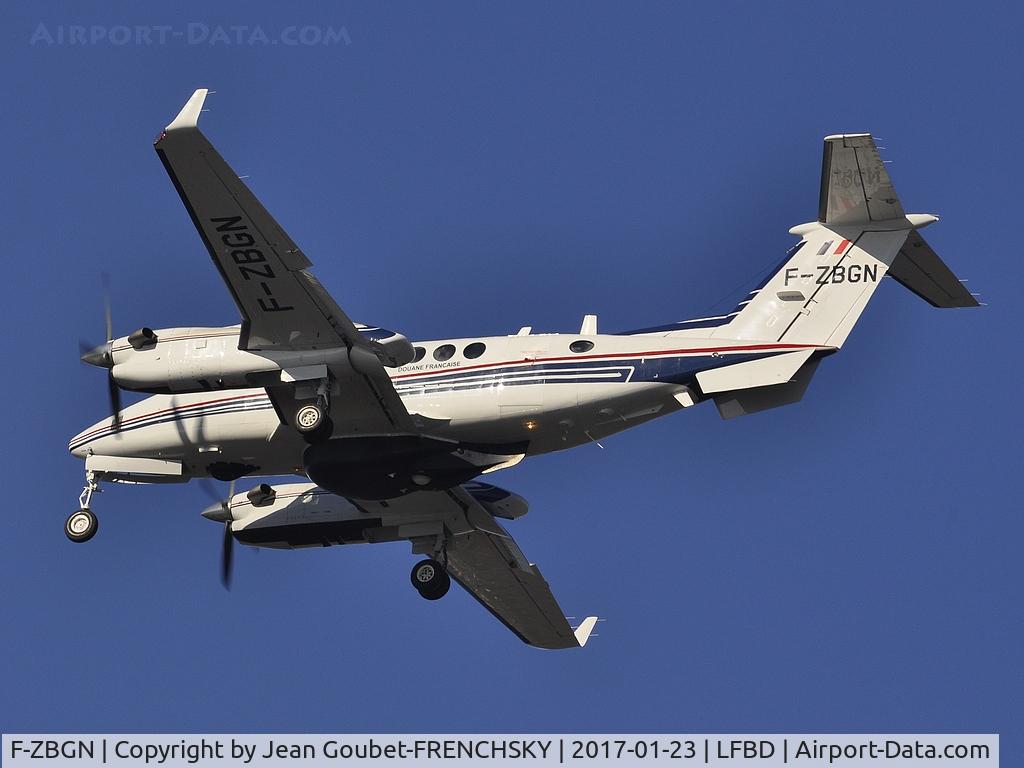 F-ZBGN, Hawker Beechcraft 350ER King Air (B300CER) C/N FL-781, Frech Douanes landing runway 23