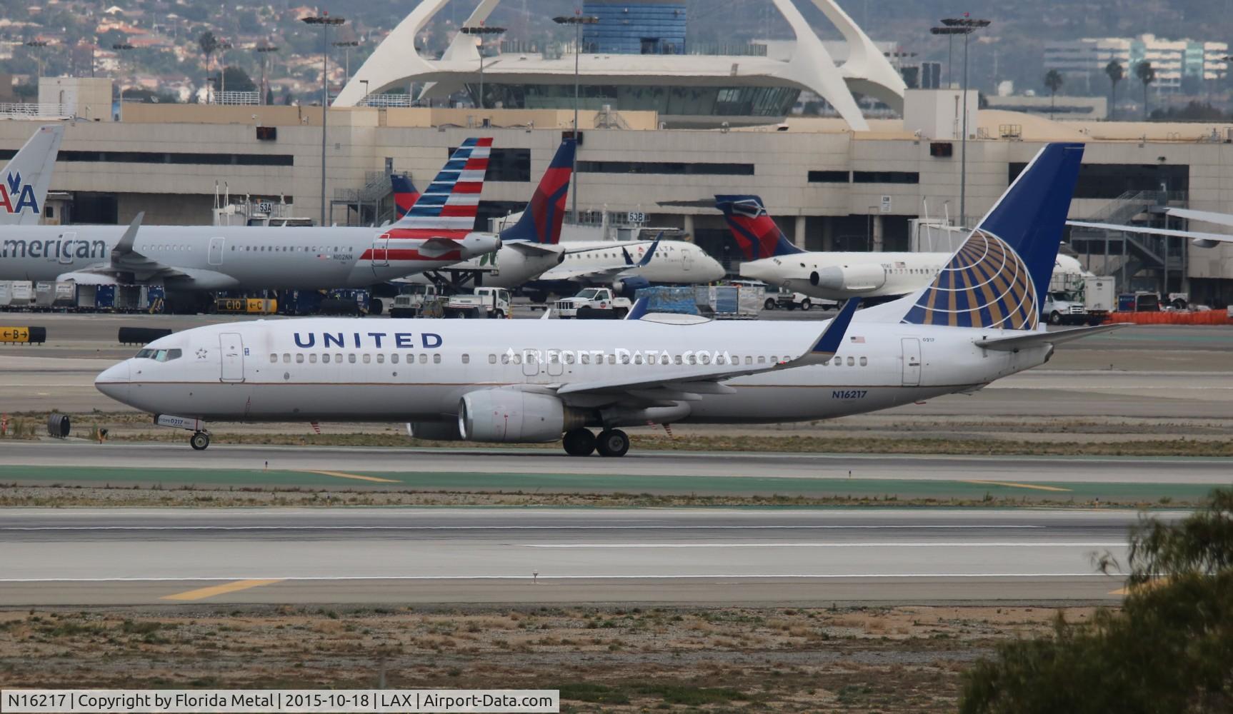 N16217, 1998 Boeing 737-824 C/N 28777, United