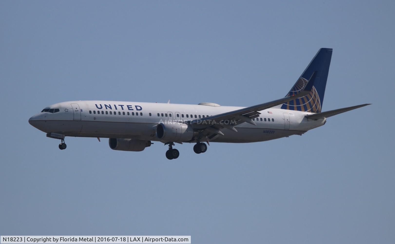 N18223, 1998 Boeing 737-824 C/N 28932, United