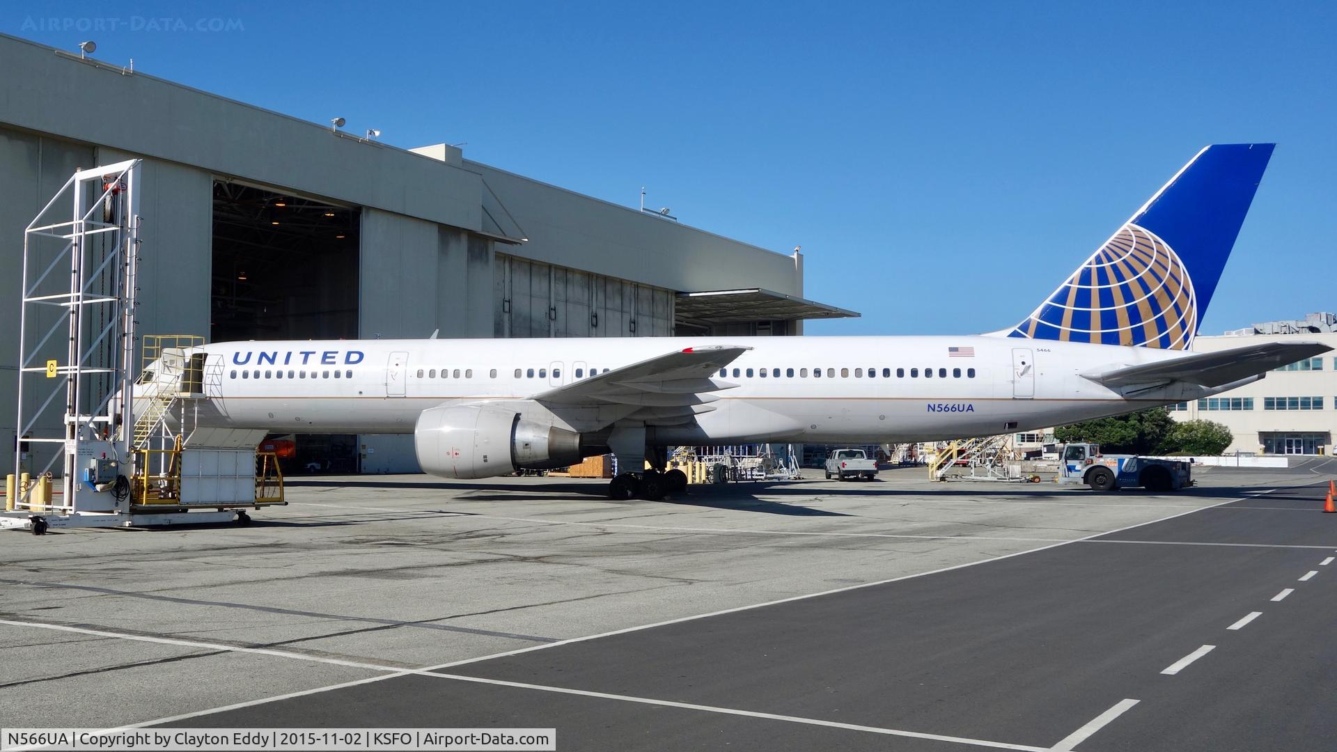 N566UA, 1992 Boeing 757-222 C/N 26670, SFO 2014