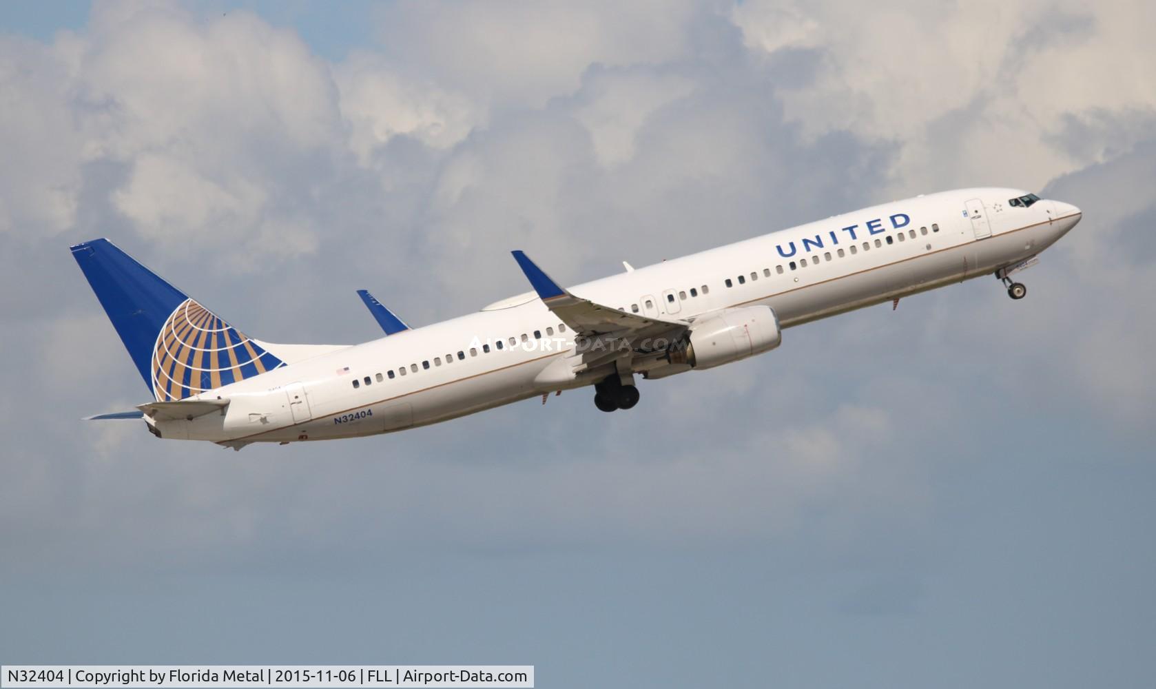 N32404, 2001 Boeing 737-924 C/N 30121, United