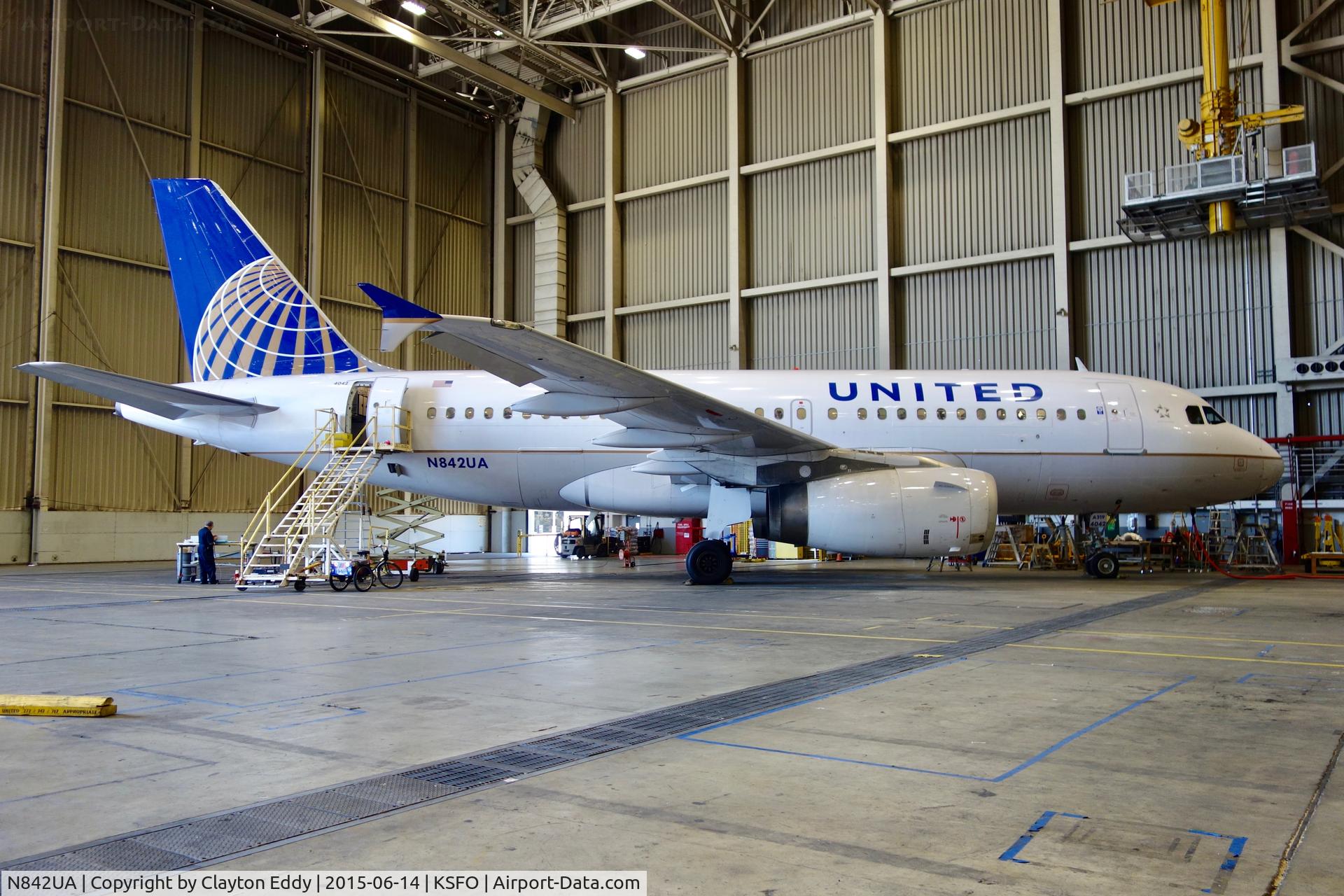 N842UA, 2001 Airbus A319-131 C/N 1569, SFO 2015