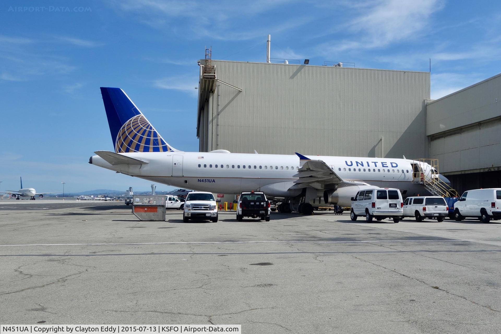 N451UA, 1998 Airbus A320-232 C/N 865, SFO 2015