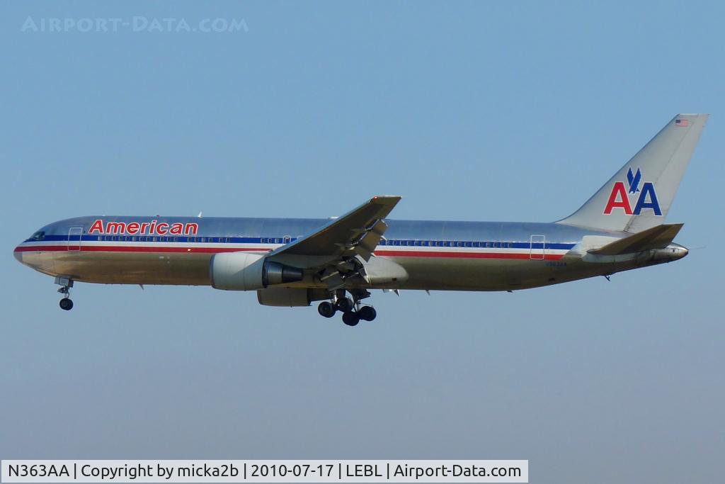 N363AA, 1988 Boeing 767-323 C/N 24044, Landing