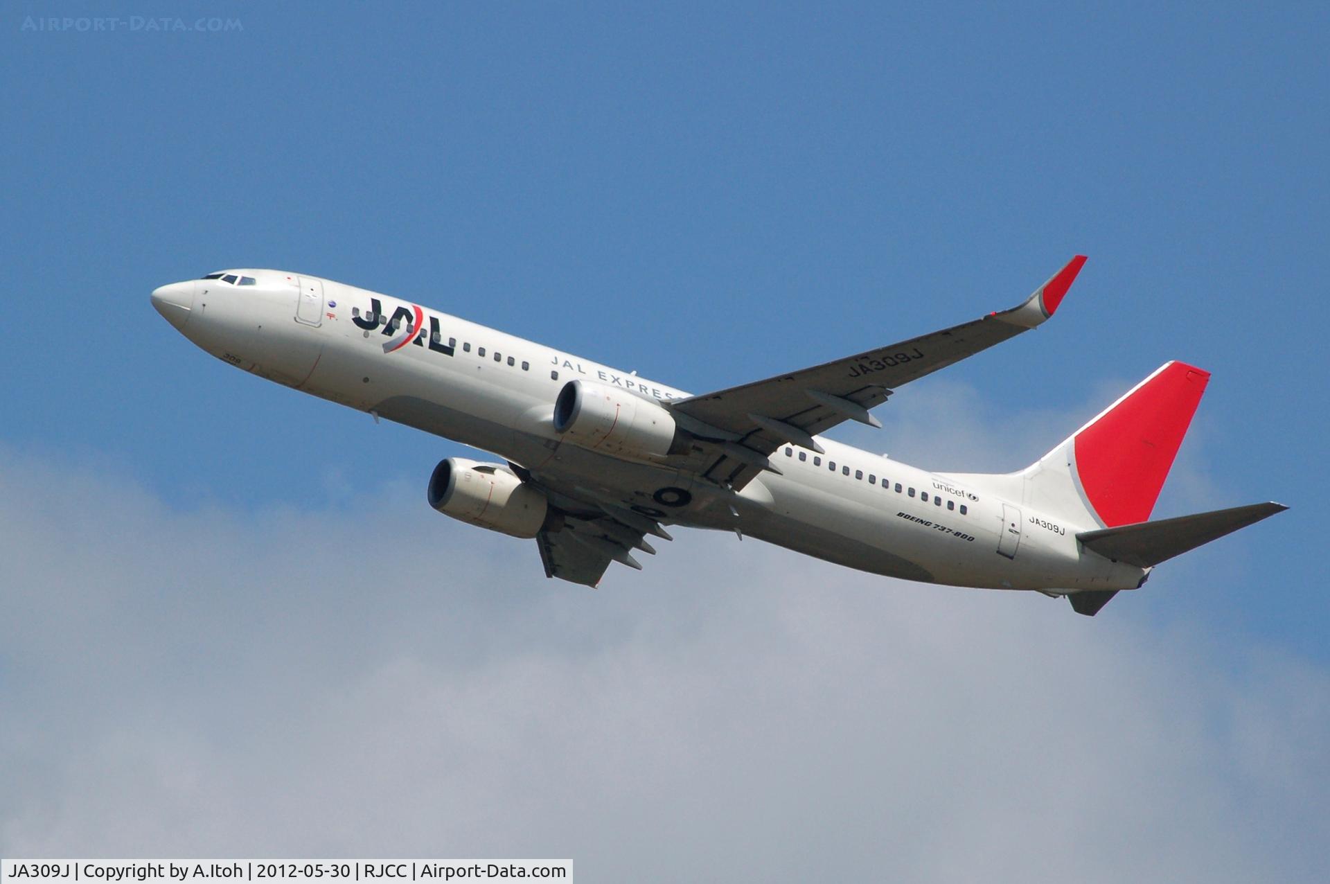 JA309J, 2008 Boeing 737-846 C/N 35338, take off Rwy01L