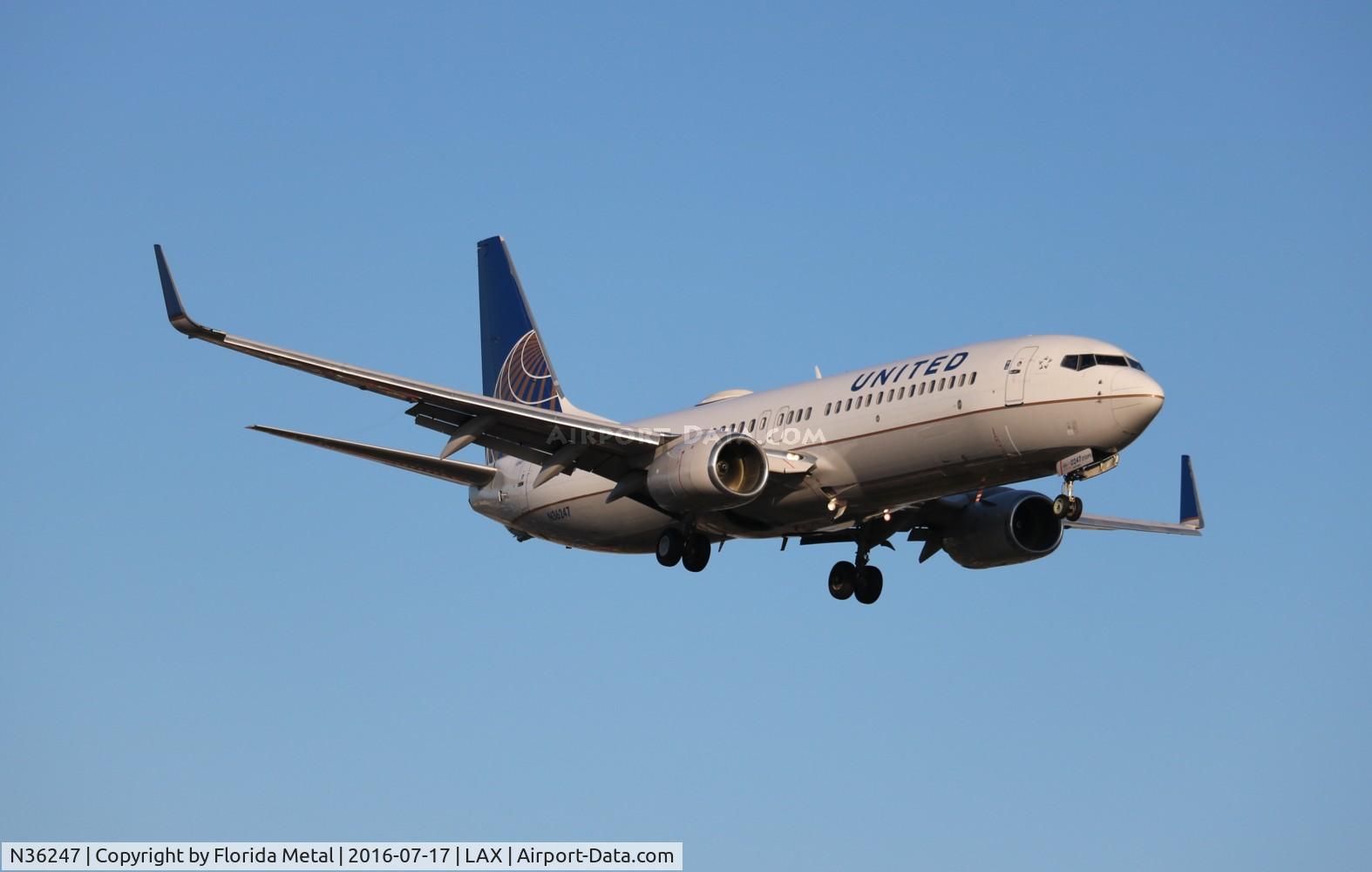 N36247, 1999 Boeing 737-824 C/N 28807, United