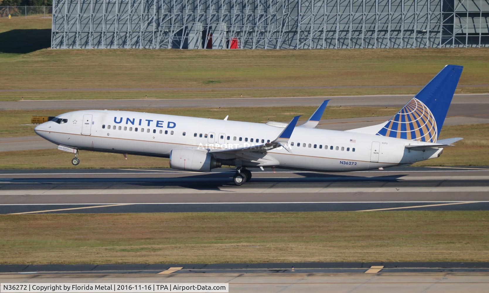 N36272, 2001 Boeing 737-824 C/N 31590, United