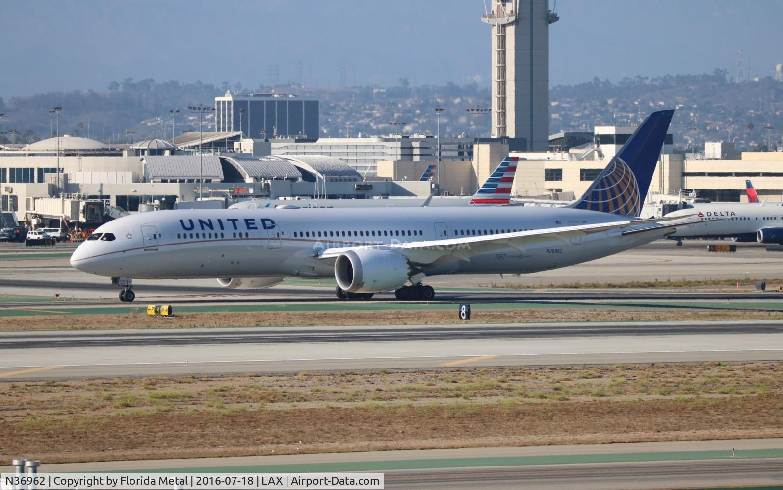 N36962, 2015 Boeing 787-9 Dreamliner C/N 35880, United