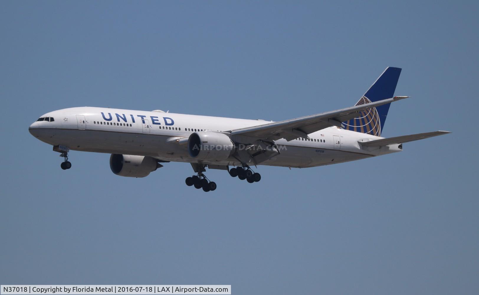 N37018, 2002 Boeing 777-224 C/N 31680, United