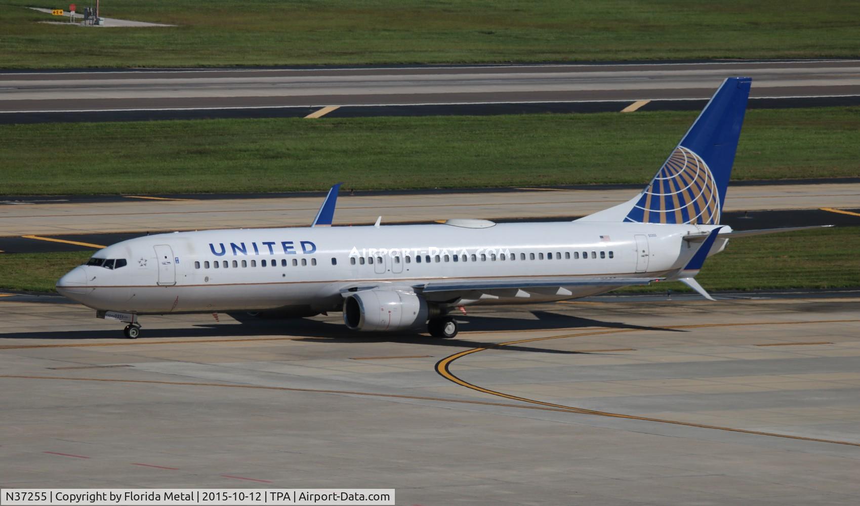 N37255, 2000 Boeing 737-824 C/N 30610, United