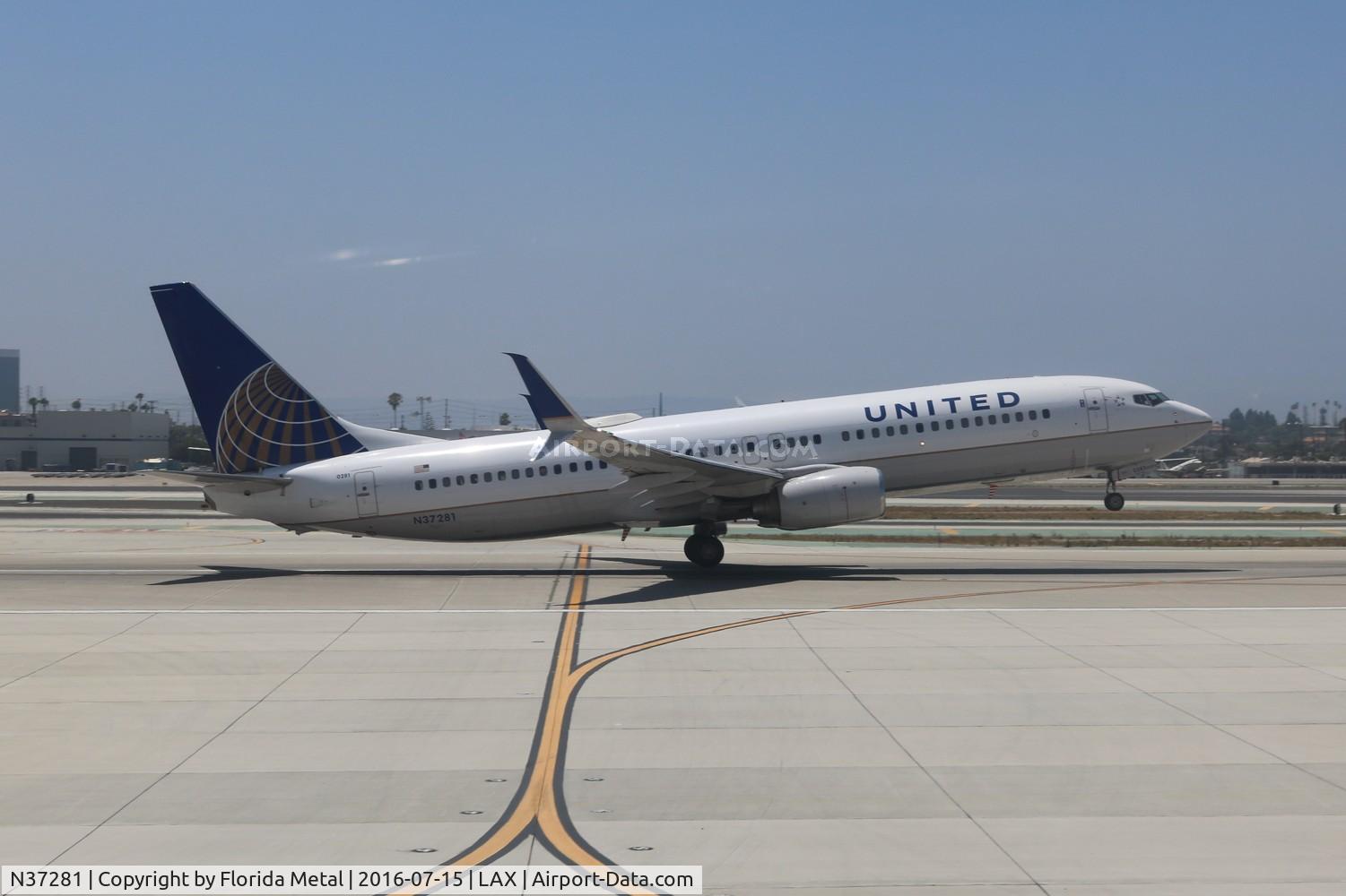 N37281, 2003 Boeing 737-824 C/N 31599, United