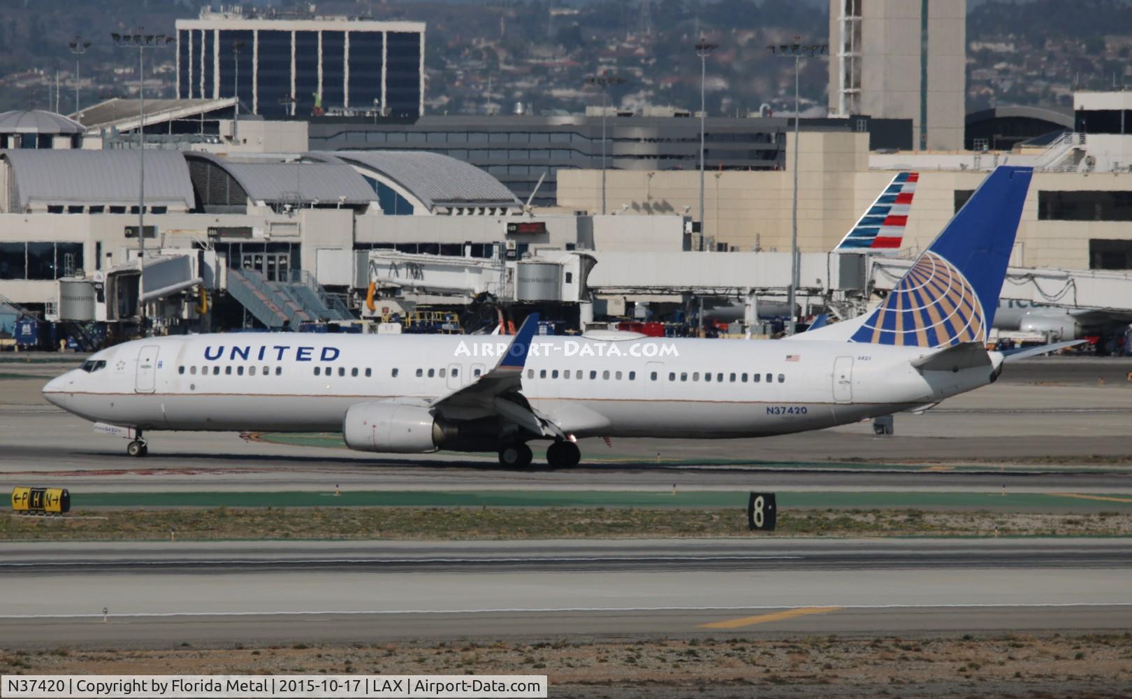 N37420, 2008 Boeing 737-924/ER C/N 33457, United