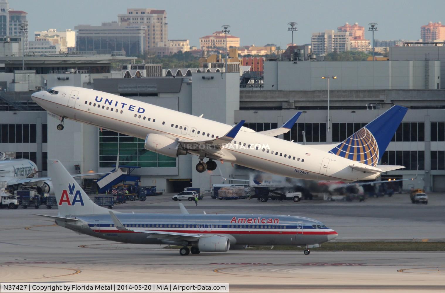 N37427, 2008 Boeing 737-924/ER C/N 37097, United