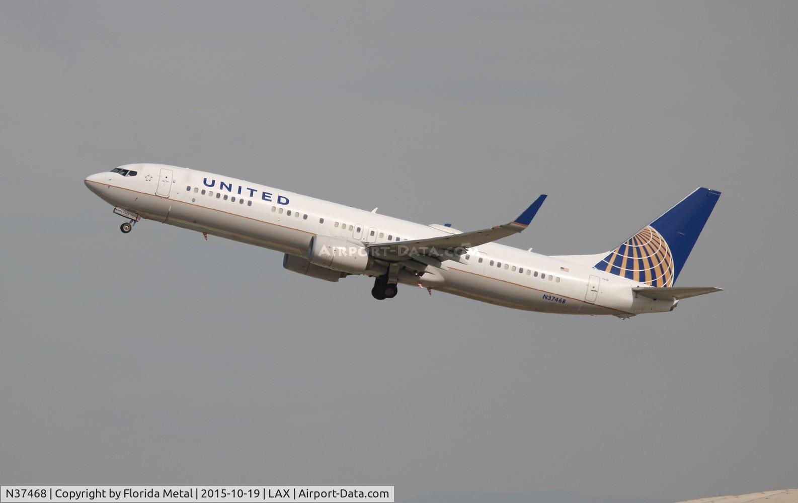 N37468, 2013 Boeing 737-924/ER C/N 32836, United