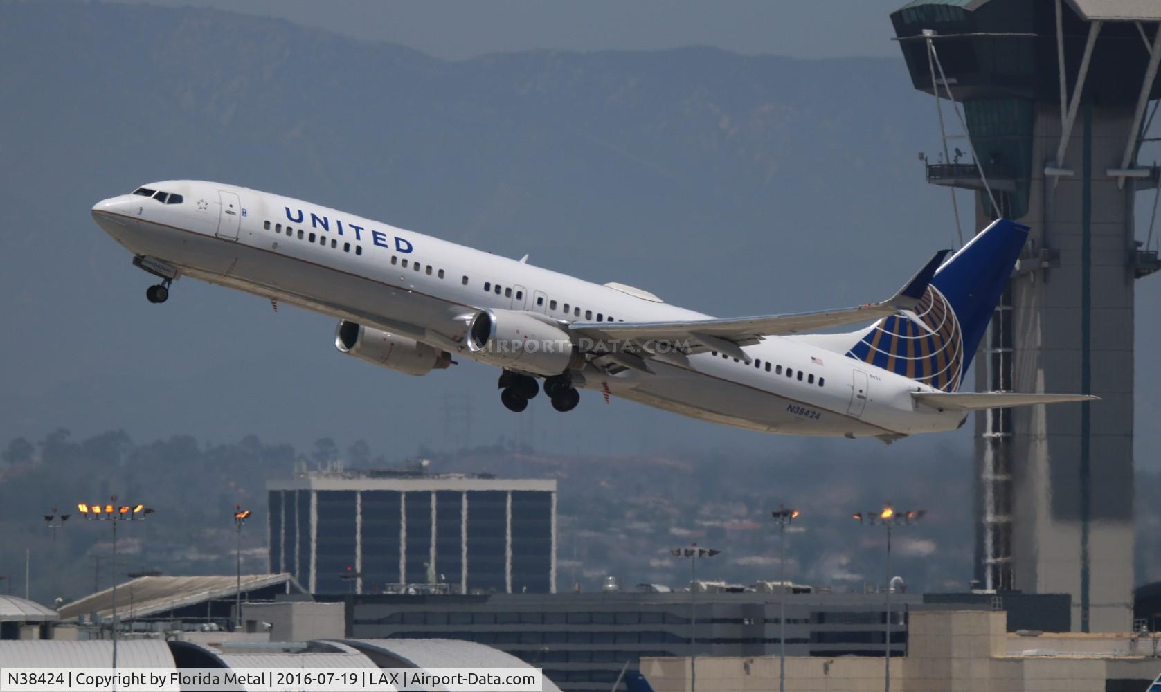 N38424, 2008 Boeing 737-924/ER C/N 37095, United