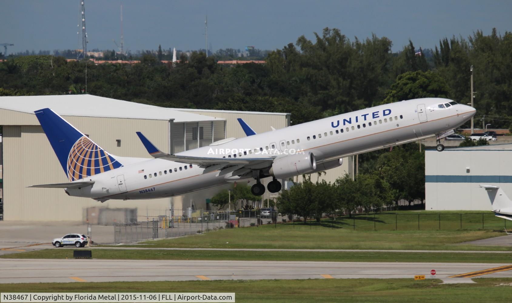 N38467, 2013 Boeing 737-924/ER C/N 33537, United