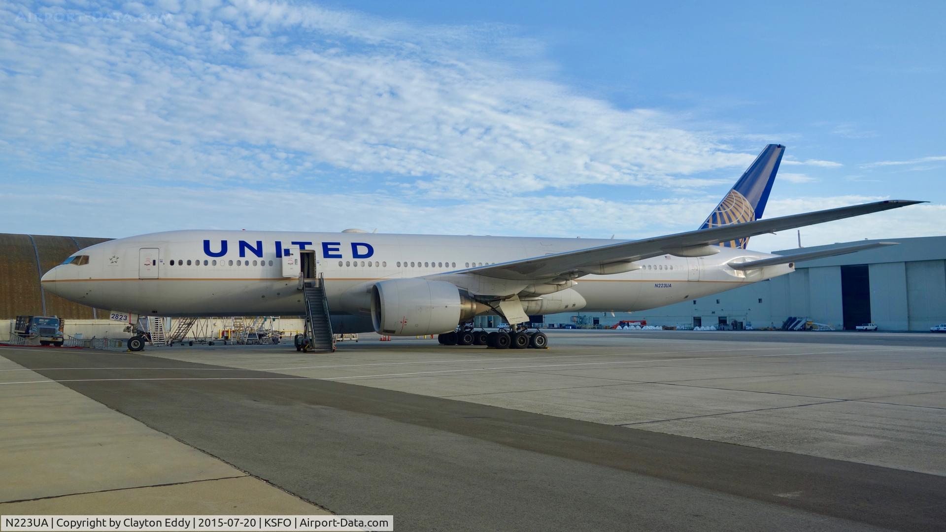 N223UA, 2001 Boeing 777-222 C/N 30224, SFO 2015