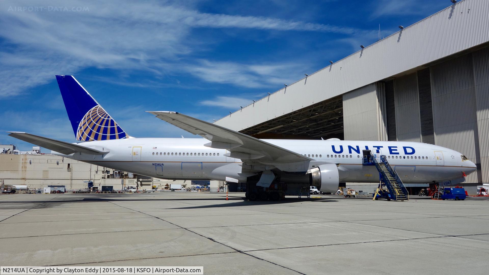 N214UA, 2000 Boeing 777-222 C/N 30220, SFO 2015
