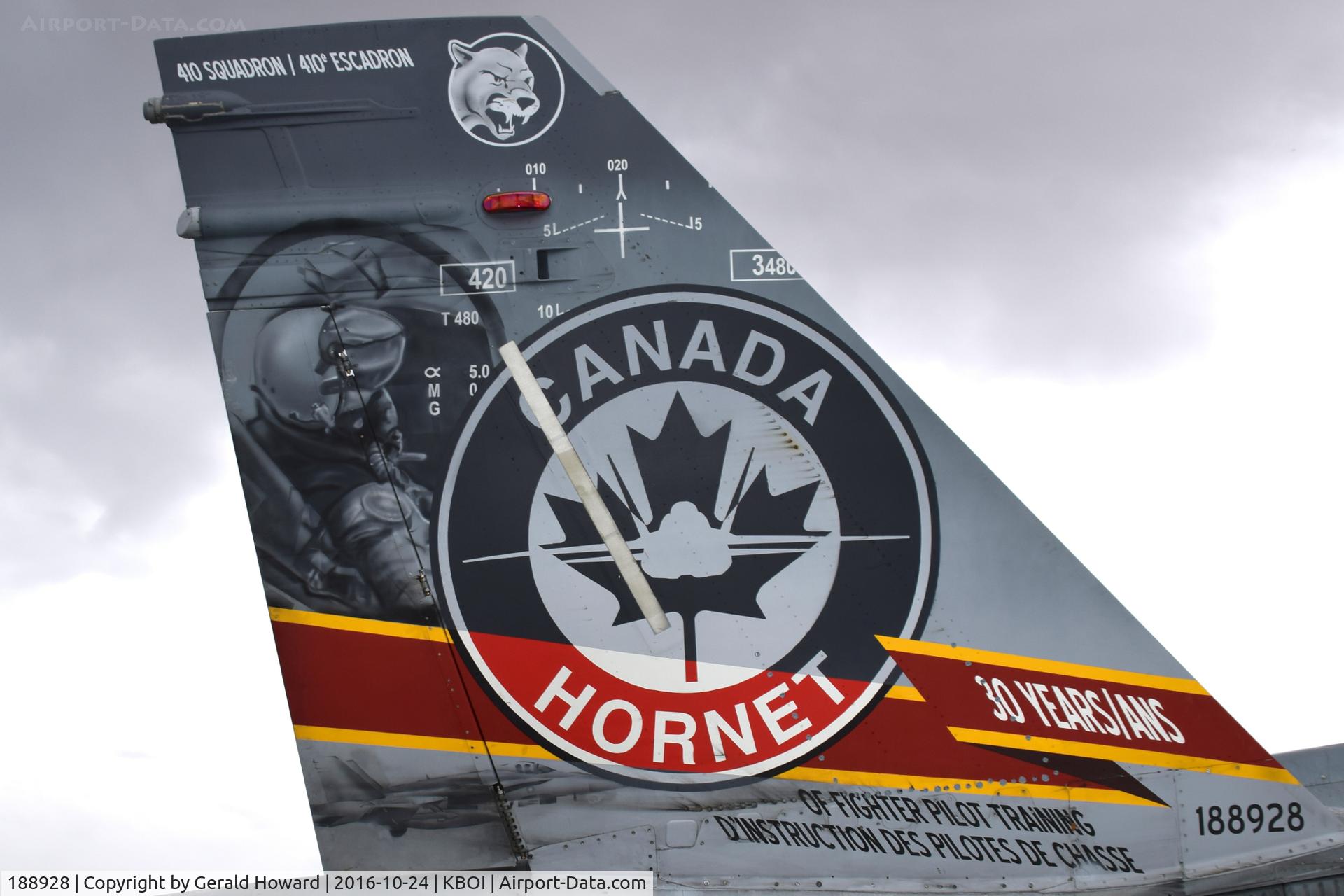 188928, 1988 McDonnell Douglas CF-188B Hornet C/N 688/B099, Right tail fin.  410 Sq., Cold Lake, Alberta, Canada.