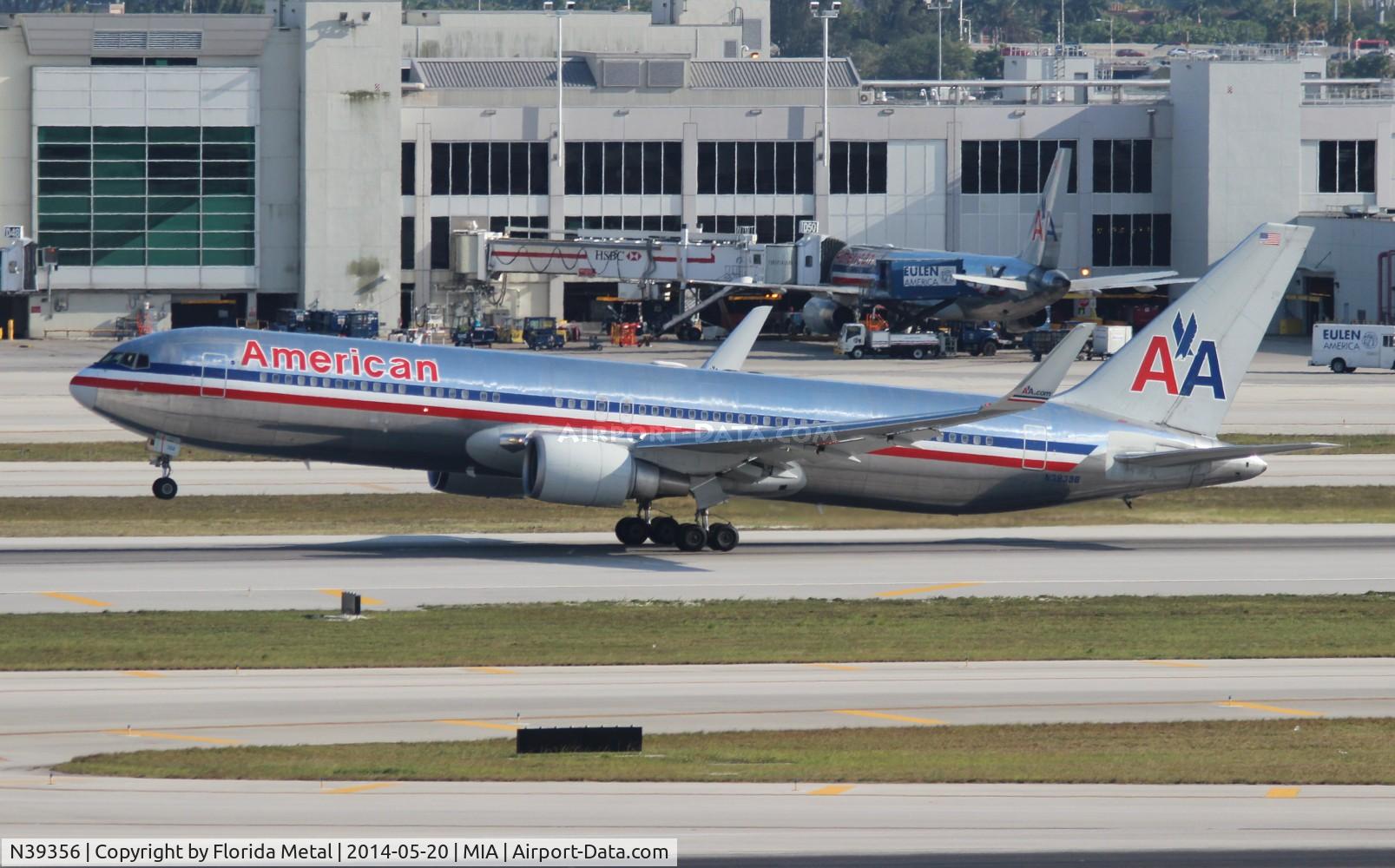 N39356, 1988 Boeing 767-323 C/N 24037, American