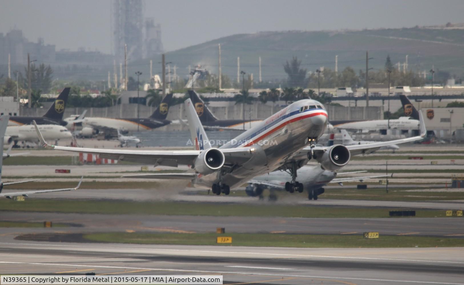 N39365, 1988 Boeing 767-323 C/N 24046, American