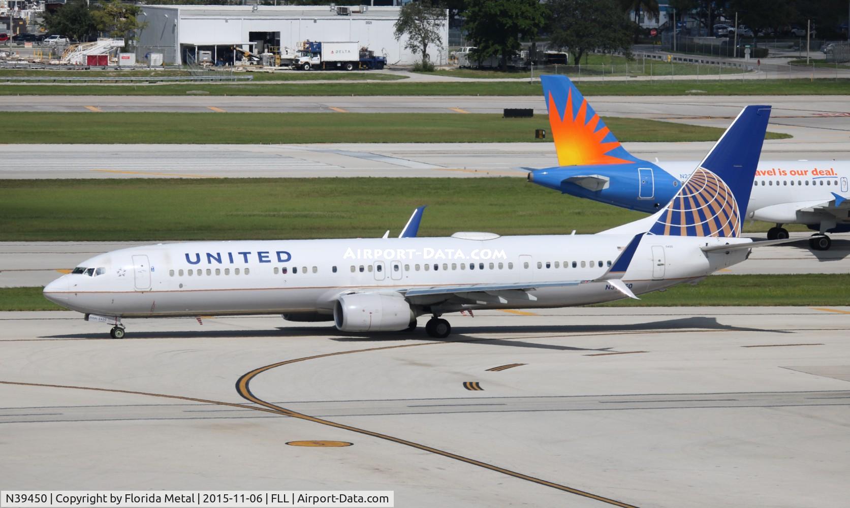 N39450, 2012 Boeing 737-924/ER C/N 40004, United