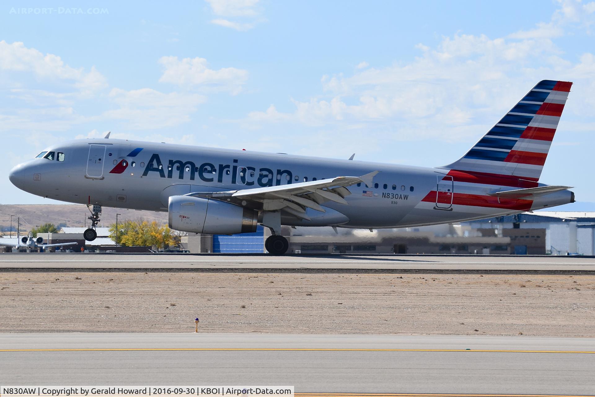 N830AW, 2001 Airbus A319-132 C/N 1565, Landing RWY 10L.