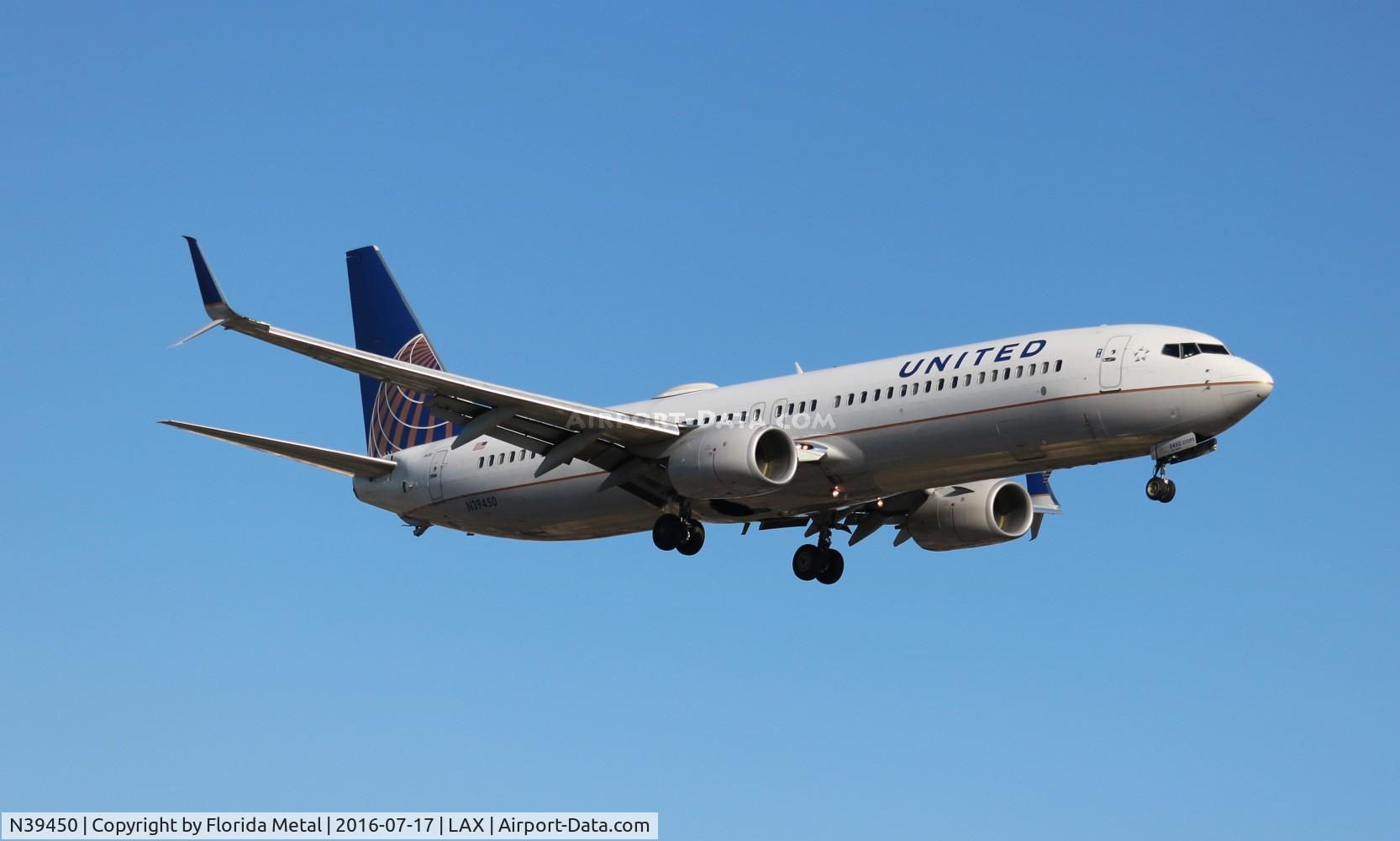 N39450, 2012 Boeing 737-924/ER C/N 40004, United