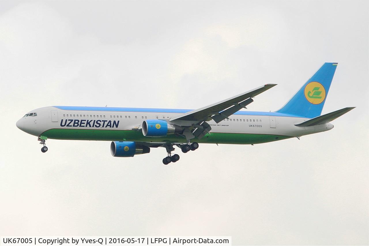UK67005, 2013 Boeing 767-33P/ER C/N 40533, Boeing 767-33P(ER), Short approach rwy 27R, Roissy Charles De Gaulle Airport (LFPG-CDG)