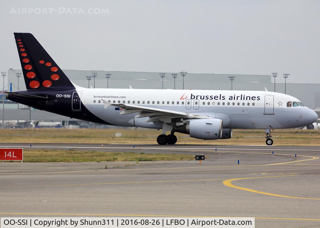 OO-SSI, 2009 Airbus A319-112 C/N 3895, Taxiing holding point rwy 14L for departure...