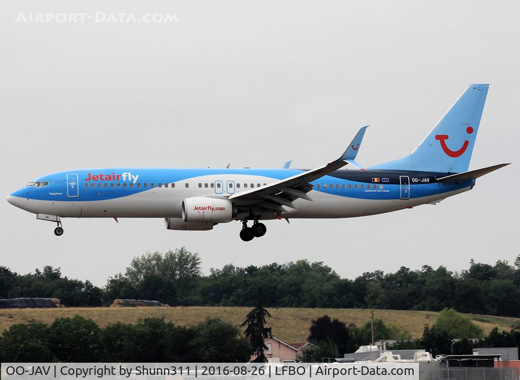 OO-JAV, 2013 Boeing 737-8K5 C/N 40943, Landing rwy 14R with scimitar winglets equipment