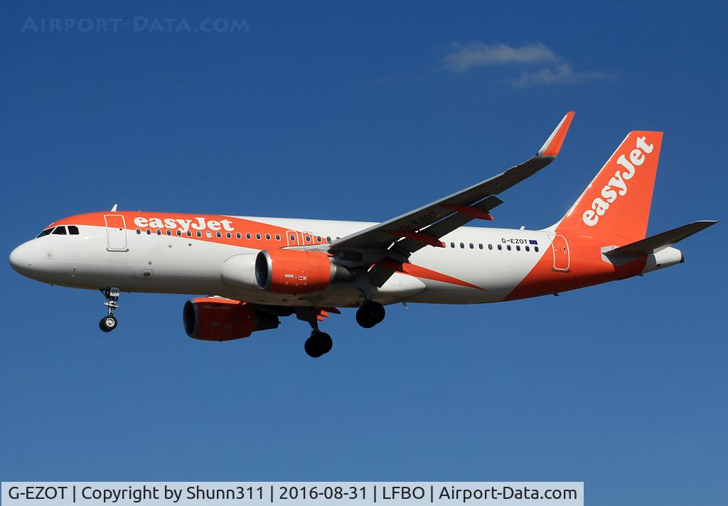 G-EZOT, 2015 Airbus A320-214 C/N 6680, Landing rwy 32L