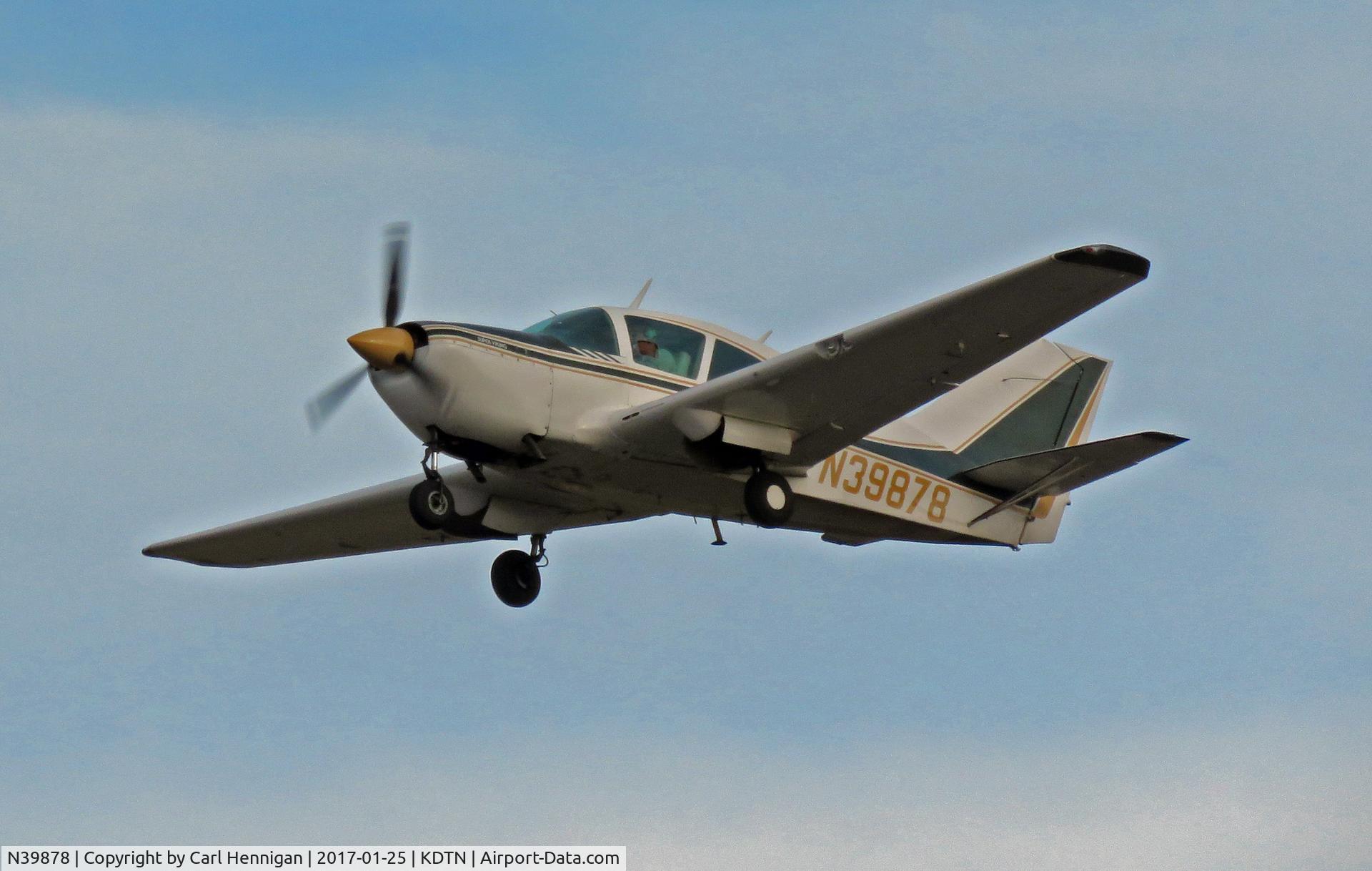 N39878, 1973 Bellanca 17-30A Viking C/N 73-30548, Departing runway 32