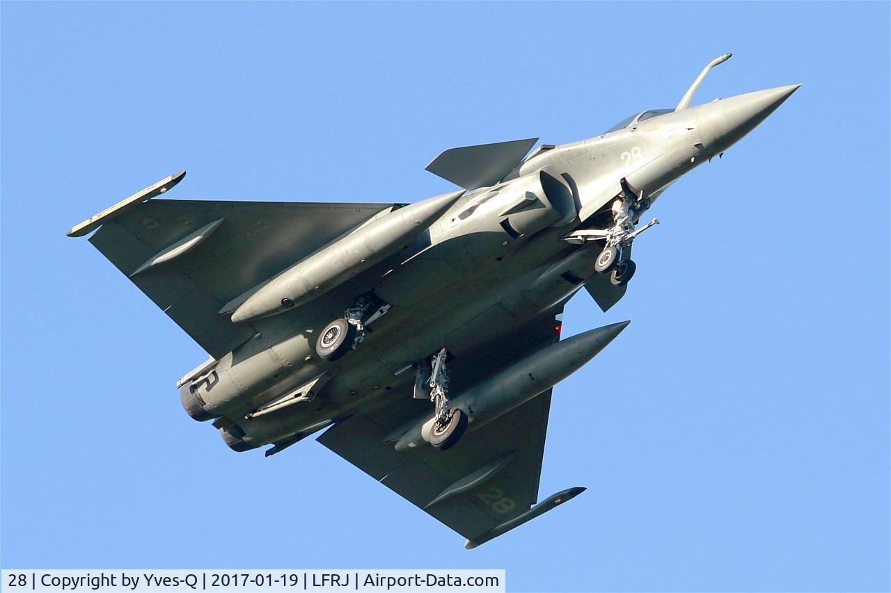 28, Dassault Rafale M C/N 28, Dassault Rafale M, Short approach rwy 08, Landivisiau Naval Air Base (LFRJ)