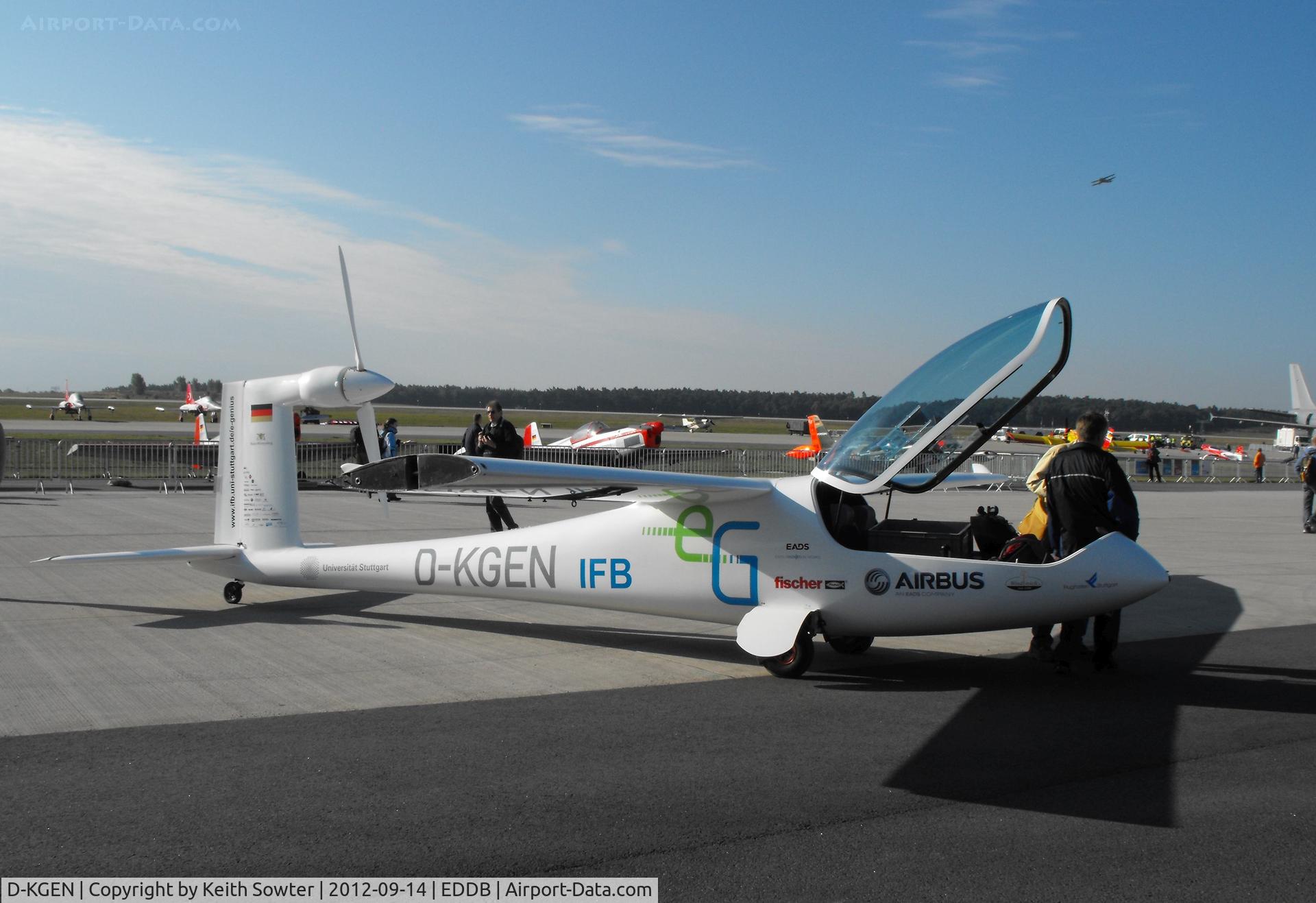 D-KGEN, 2011 Akaflieg Stuttgart e-Genius C/N 01, Berlin ILA