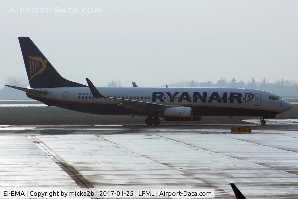 EI-EMA, 2010 Boeing 737-8AS C/N 35032, Taxiing