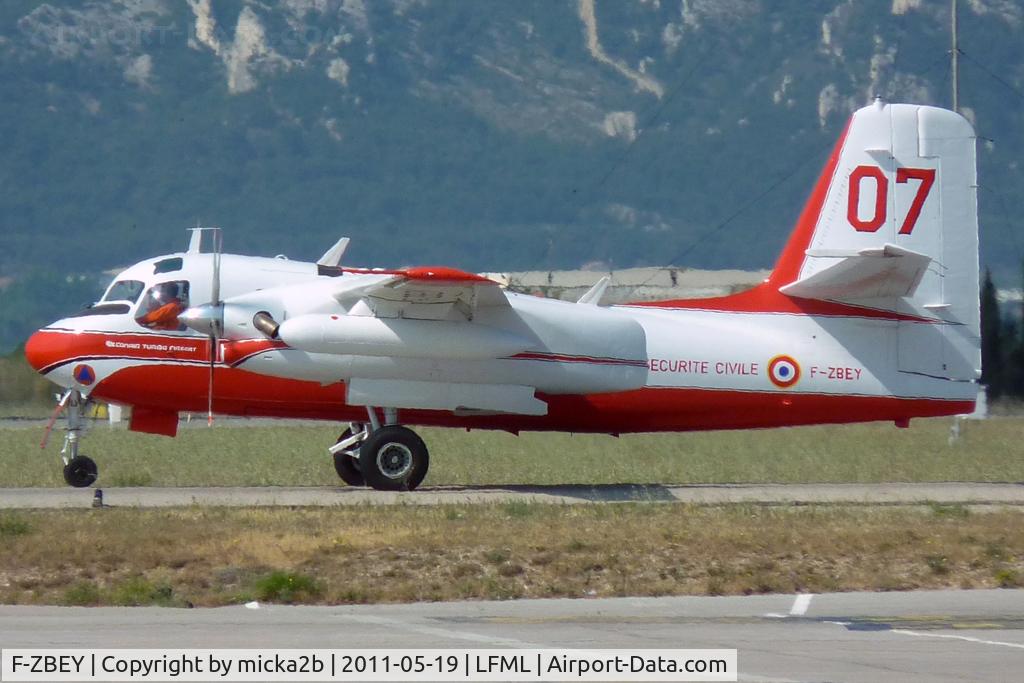 F-ZBEY, Grumman TS-2A/Conair Turbo Firecat C/N 400 (017), Taxiing