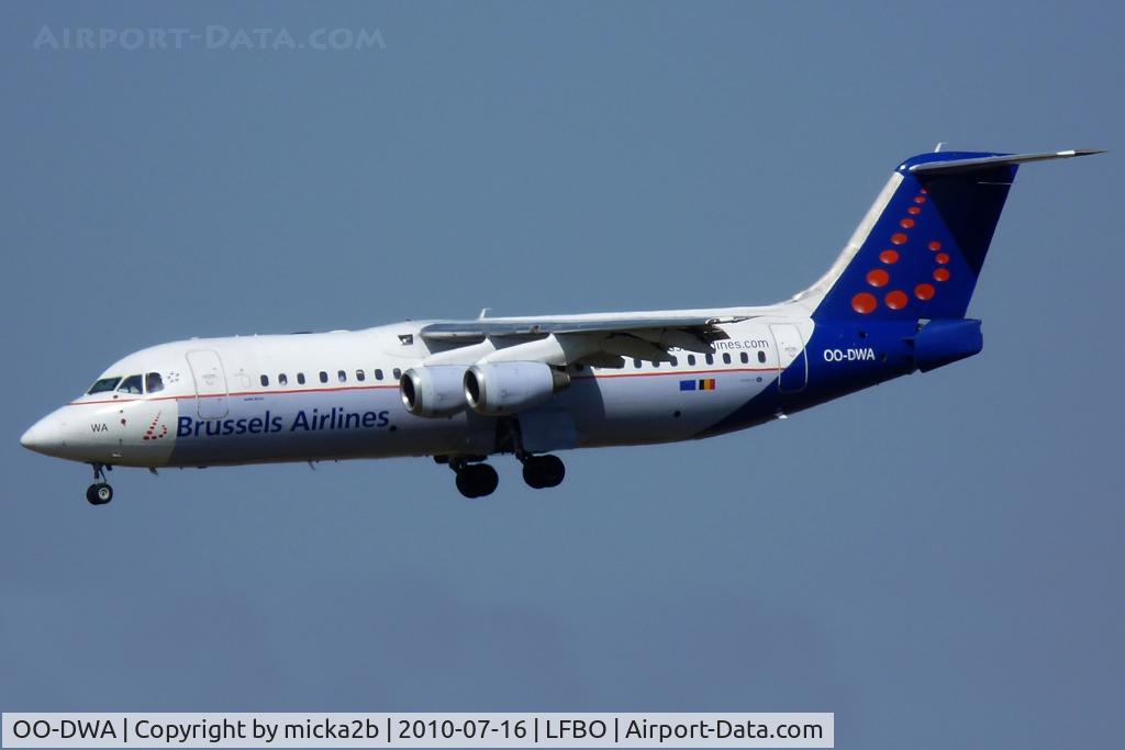 OO-DWA, 1997 British Aerospace Avro 146-RJ100 C/N E3308, Landing