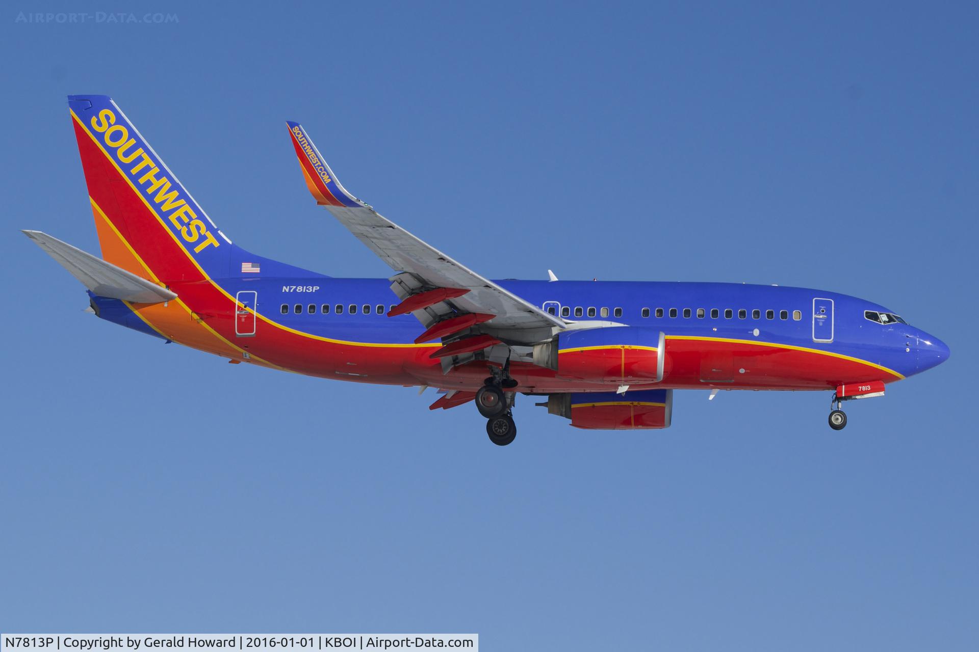 N7813P, 2001 Boeing 737-7K9 C/N 30041, Landing RWY 10L.