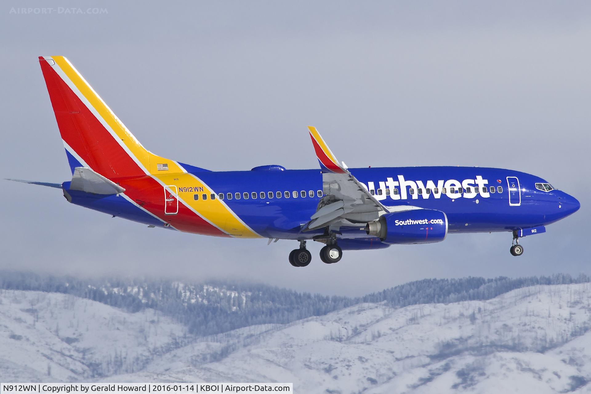 N912WN, 2008 Boeing 737-7H4 C/N 36621, Landing RWY 10L.