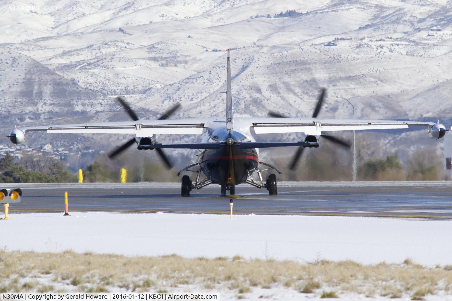 N30MA, 1978 Mitsubishi MU-2B-26A C/N 371SA, Turning onto RWY 10R.