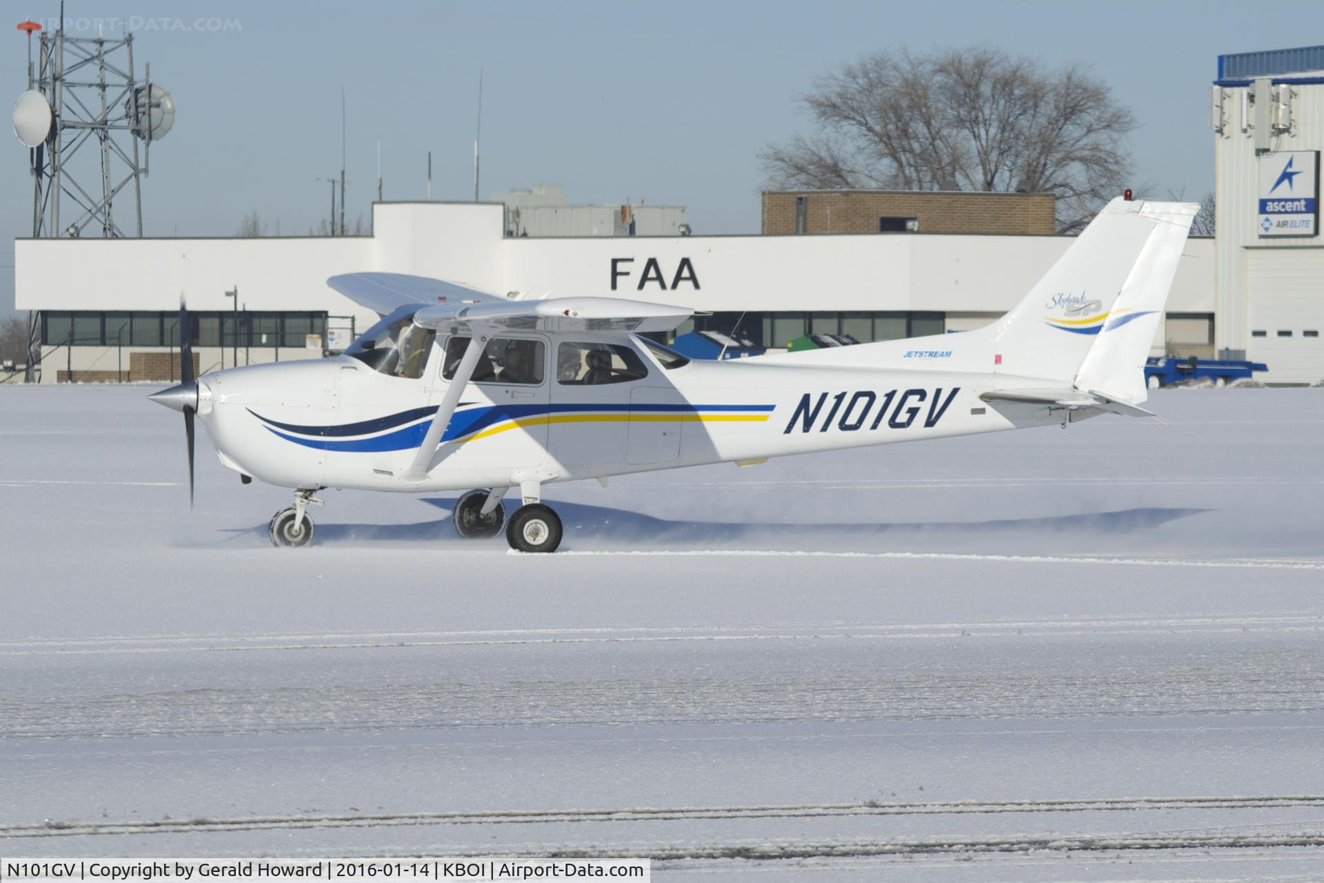 N101GV, 1998 Cessna 172S C/N 172S8021, Clear day, but a little snow.