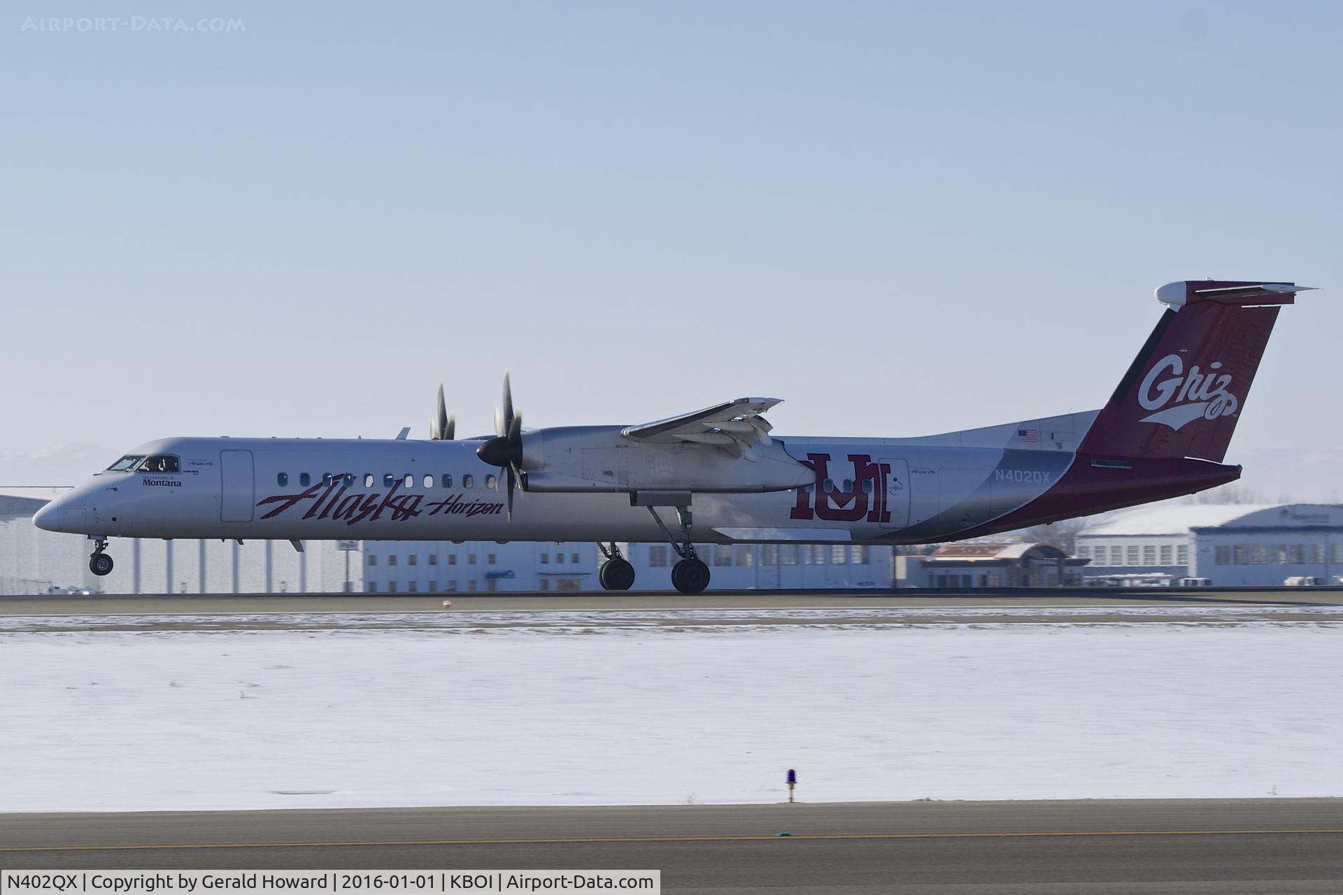 N402QX, 2001 Bombardier DHC-8-402 Dash 8 C/N 4032, Landing RWY 10L.