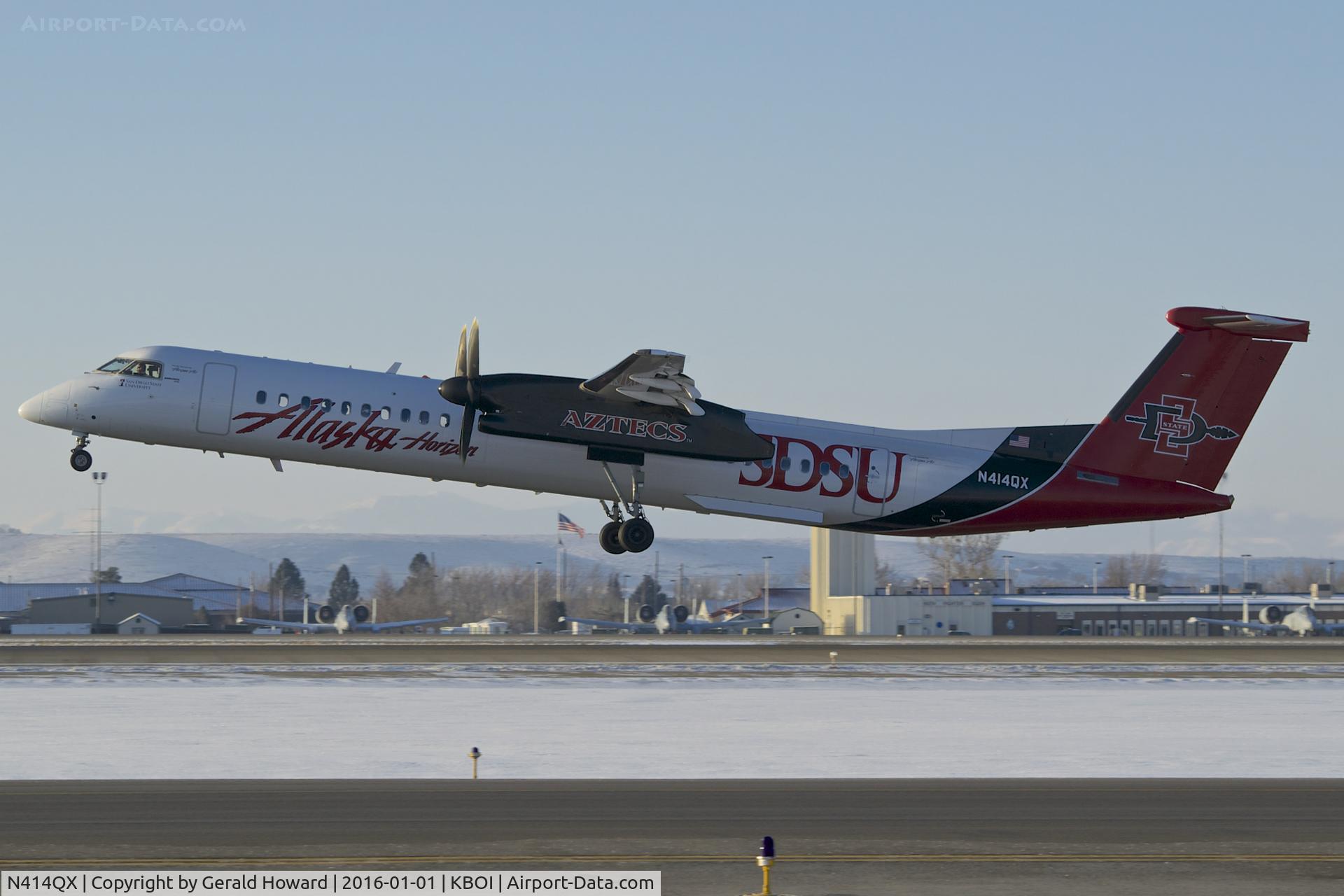 N414QX, 2002 Bombardier DHC-8-402 Dash 8 C/N 4061, Departing RWY 10L.