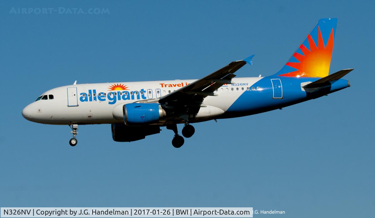 N326NV, 2005 Airbus A319-111 C/N 2586, Nearing 33L.