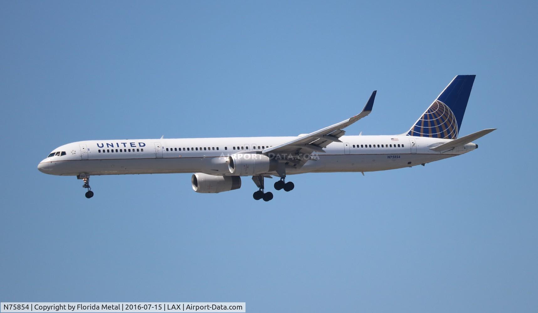 N75854, 2002 Boeing 757-324 C/N 32813, United