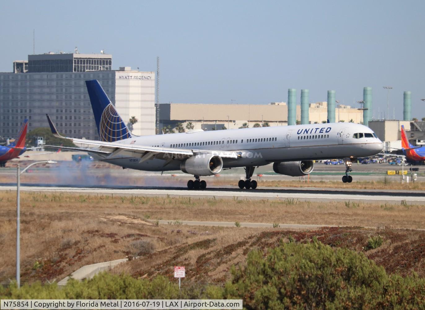 N75854, 2002 Boeing 757-324 C/N 32813, United