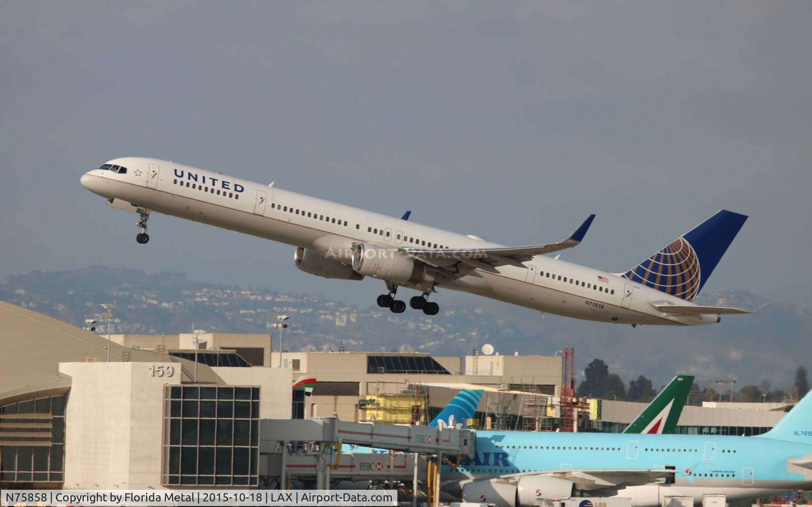 N75858, 2004 Boeing 757-324 C/N 32817, United