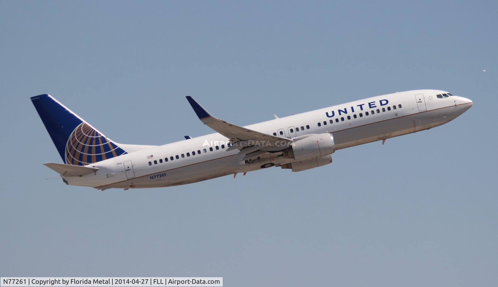 N77261, 2001 Boeing 737-824 C/N 31582, United