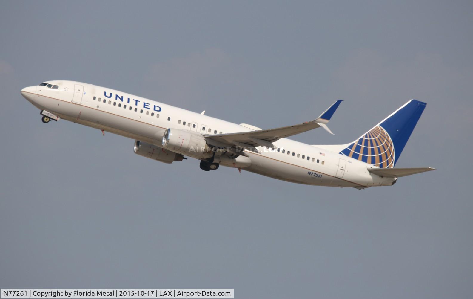 N77261, 2001 Boeing 737-824 C/N 31582, United